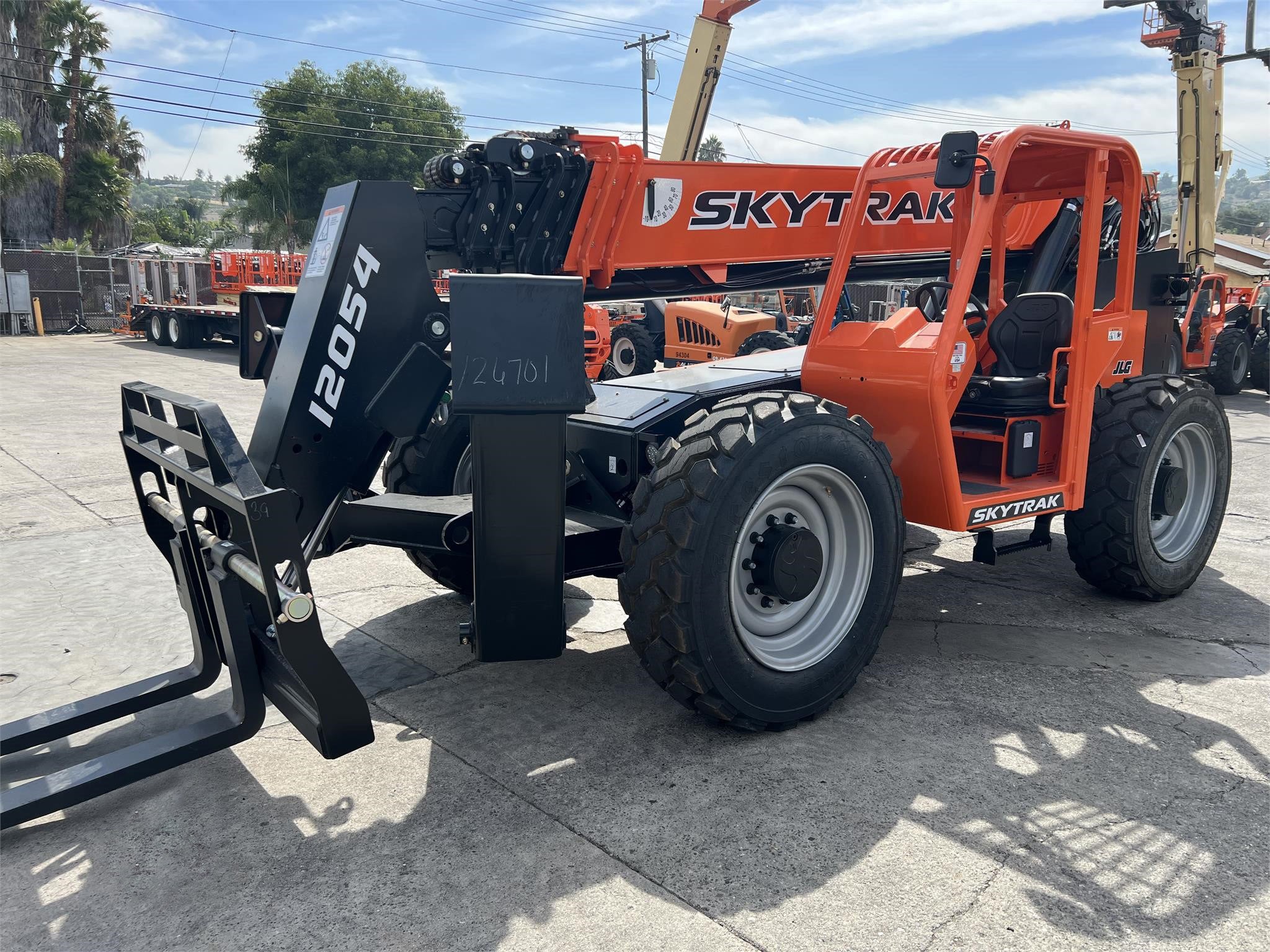 2023 SKYTRAK 12054 12000 LB DIESEL TELESCOPIC FORKLIFT TELEHANDLER 