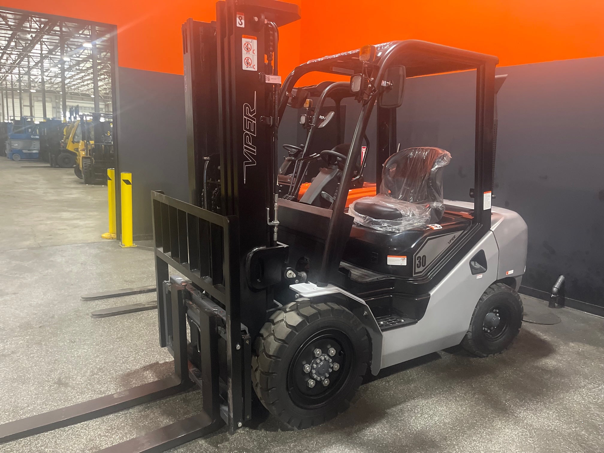 2023 VIPER FD30 6000 LB DIESEL FORKLIFT PNEUMATIC 88/189