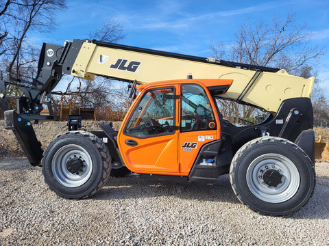 2023 JLG 1055