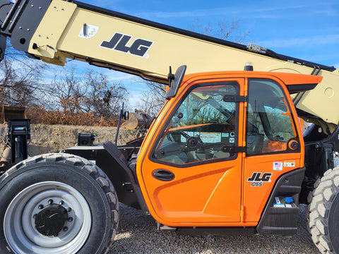 2023 JLG 1055