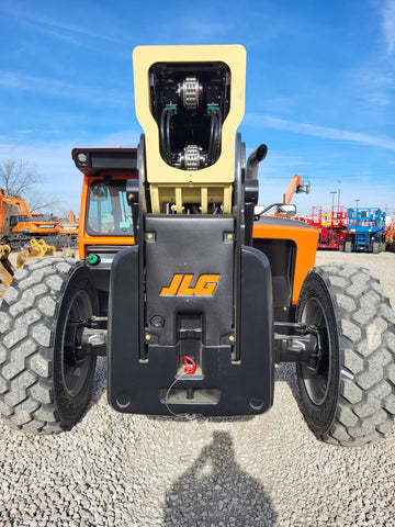 2023 JLG 1055