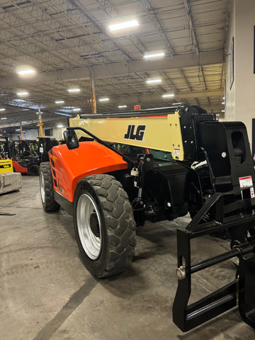 2018 JLG 742