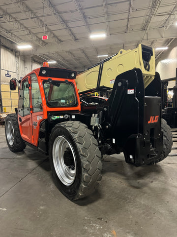 2018 JLG 742