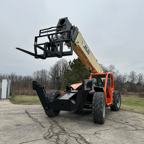 2017 JLG 1055