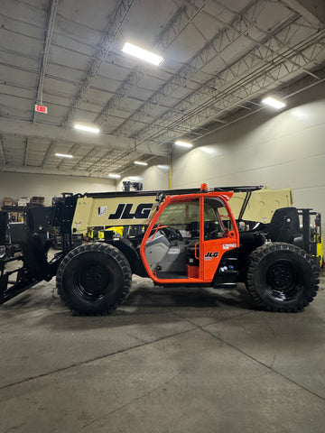 2018 JLG 1055