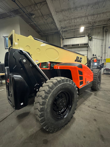 2018 JLG 1055