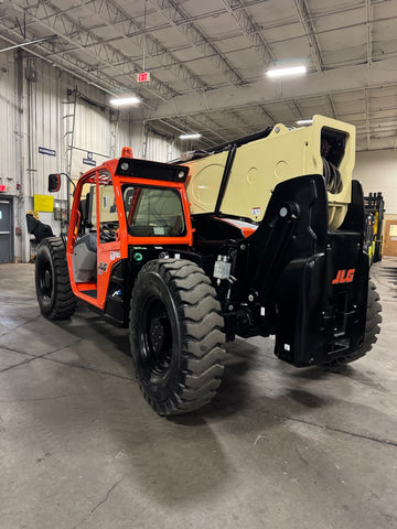 2018 JLG 1055