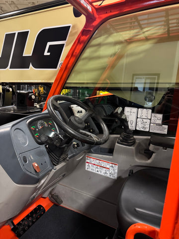 2018 JLG 1055