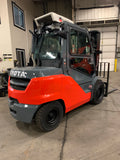 2021 TOYOTA 8FD45U 10000 LB DIESEL FORKLIFT ENCLOSED CAB WITH HEAT/AC PNEUMATIC 92/187 3 STAGE MAST SIDE SHIFTING FORK POSITIONER 60" FORKS ONLY 1,162 HOURS STOCK # BF9359549-BUF