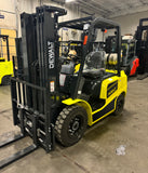 2025 DEWALT LIFT TRUCK DDFP-25 NON-COMPUTERIZED NISSAN K25 DUAL FUEL (can run on Gasoline or Propane) 5000 LB CAPACITY SOLID PNEUMATIC TIRES 83/185" LIFT HEIGHT 3 STAGE MAST SIDE SHIFTING FORK POSITIONER 2000hr/2YR WARRANTY STOCK # BF9228579-BUF