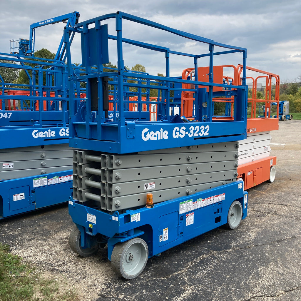 2012 GENIE GS3232 SCISSOR LIFT 32' REACH ELECTRIC SMOOTH CUSHION TIRES ...