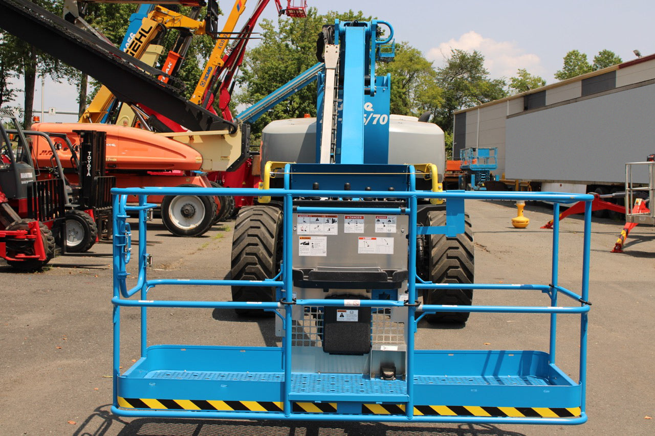 2022 GENIE ZX135/70 ARTICULATING BOOM LIFT AERIAL LIFT WITH JIB 