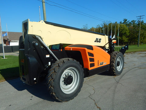 2023 JLG 1055