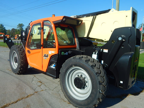 2023 JLG 1055