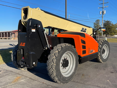 2023 JLG 742