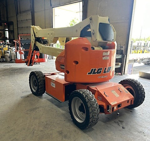 2015 JLG E450AJ