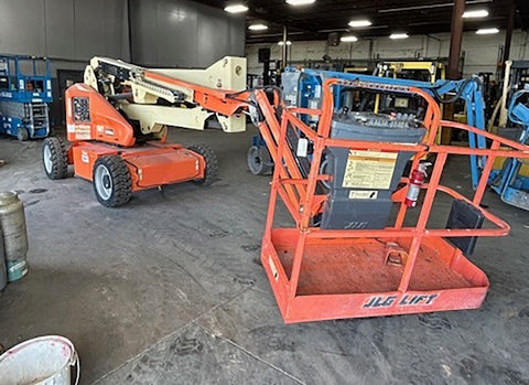 2015 JLG E450AJ