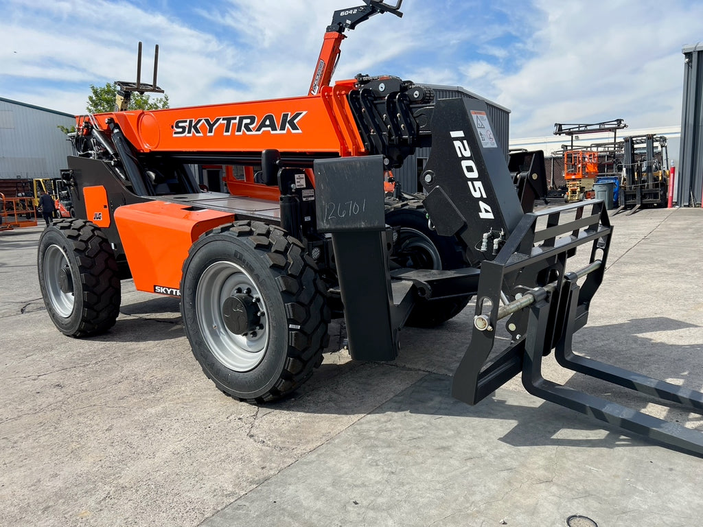 2023 SKYTRAK 12054 12000 LB DIESEL TELESCOPIC FORKLIFT TELEHANDLER 4WD ...