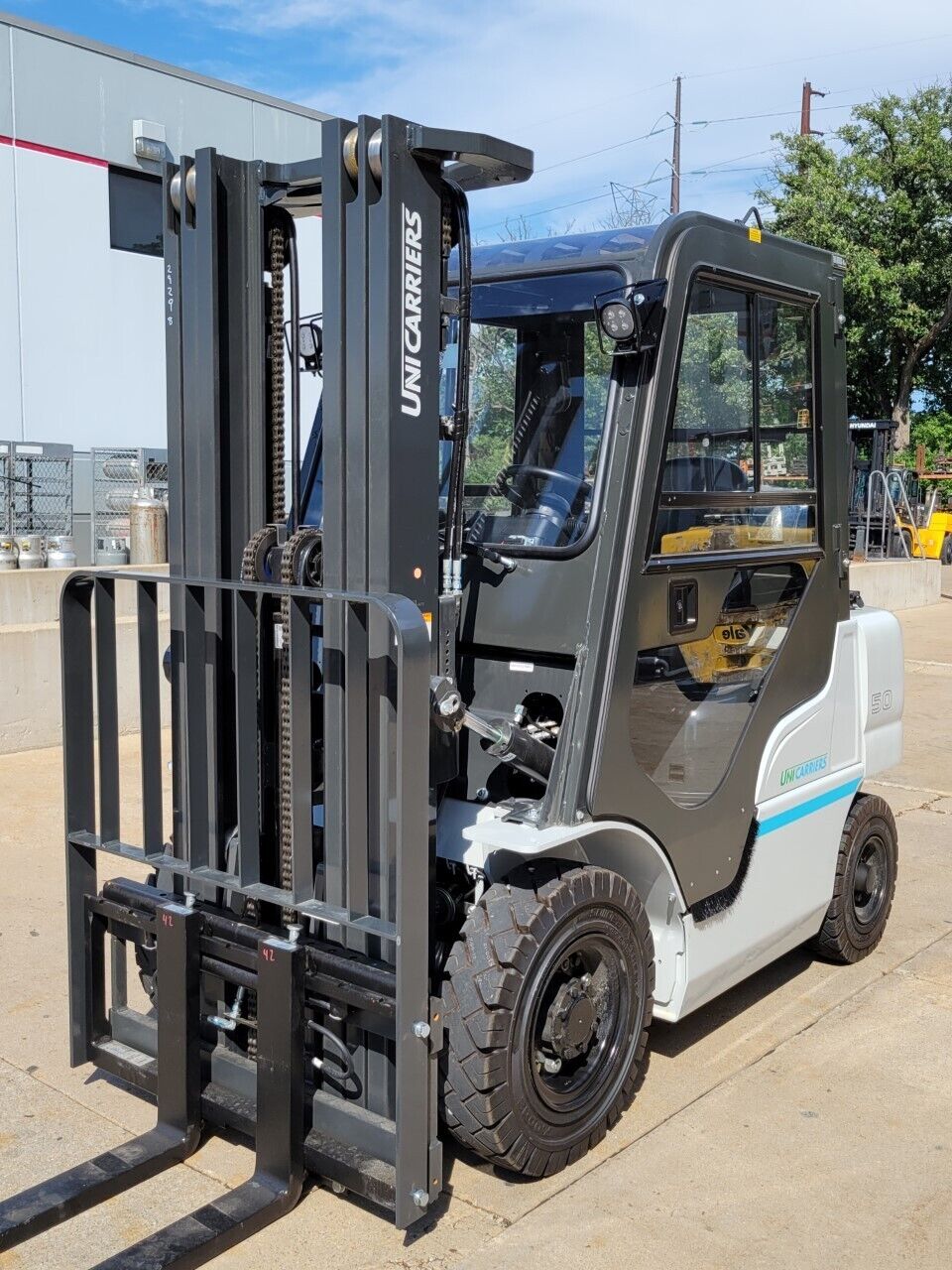 2022 NISSAN/UNICARRIER MP1F2A25LV 5000 LB LP GAS FORKLIFT SOLID