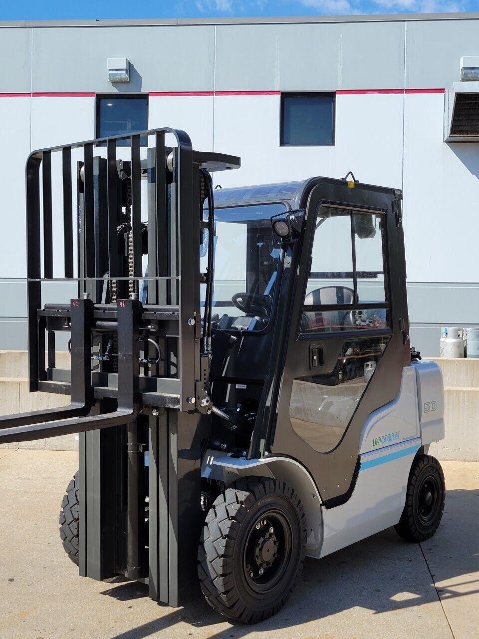 2022 NISSAN/UNICARRIER MP1F2A25LV 5000 LB LP GAS FORKLIFT SOLID